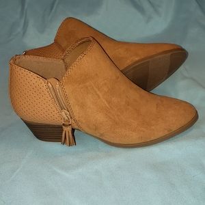 CUTE WOMENS SOFT FAUX SUEDE BOOTS SIZE 6